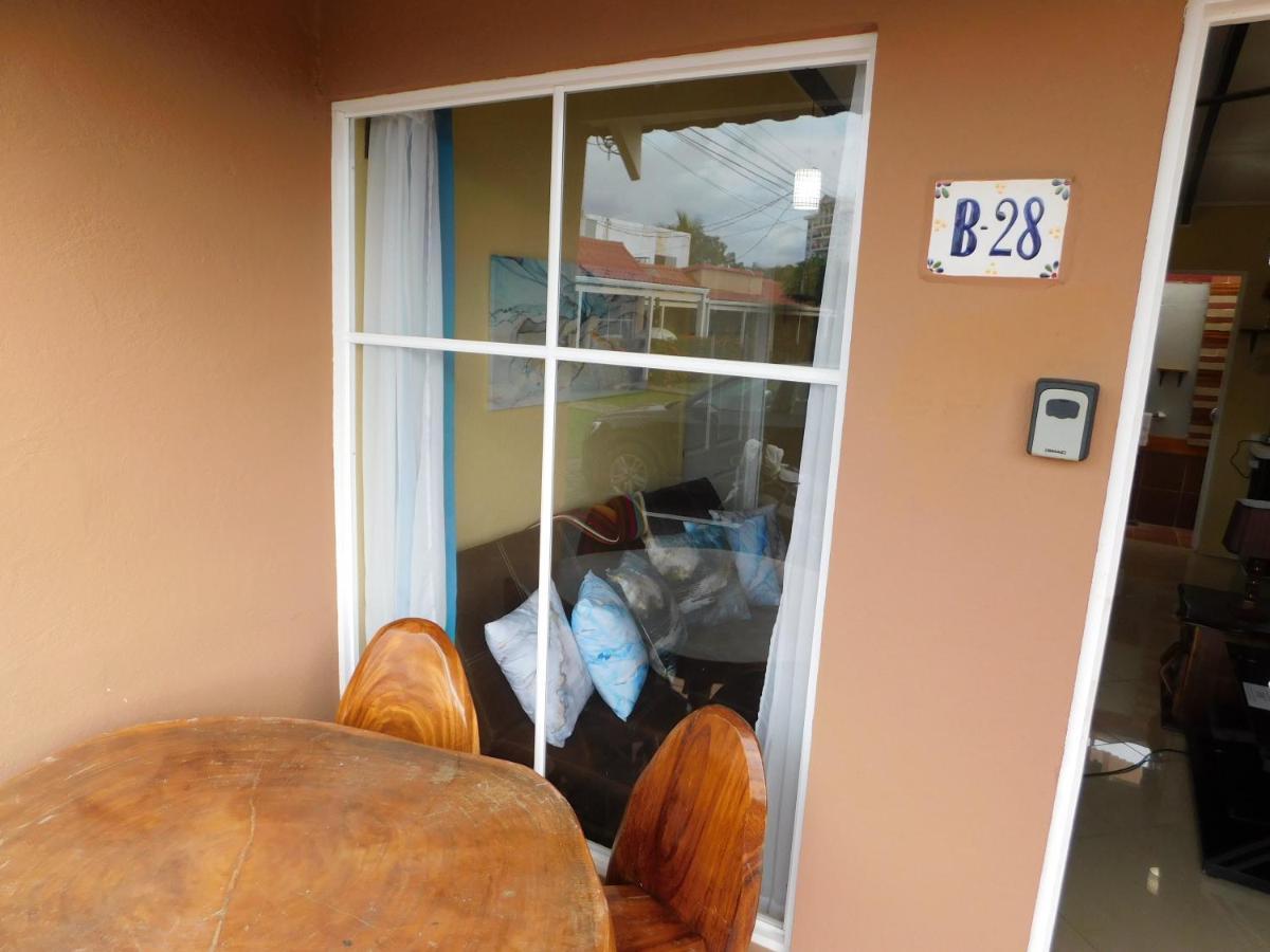 Condo Villa B27 Sleeps Five People - B28 Sleeps Six People - Price Includes Housekeeping Fees Not Taxes - Very Close To The Pool And Beach! Jacó Exterior foto